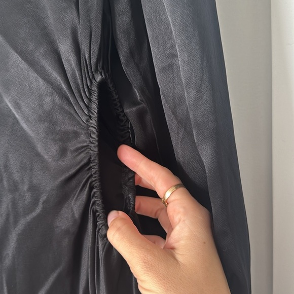 Rails Carmel Satin Crepe Long Puff Sleeve Side Cutout Midi Dress Black small - Picture 5 of 5